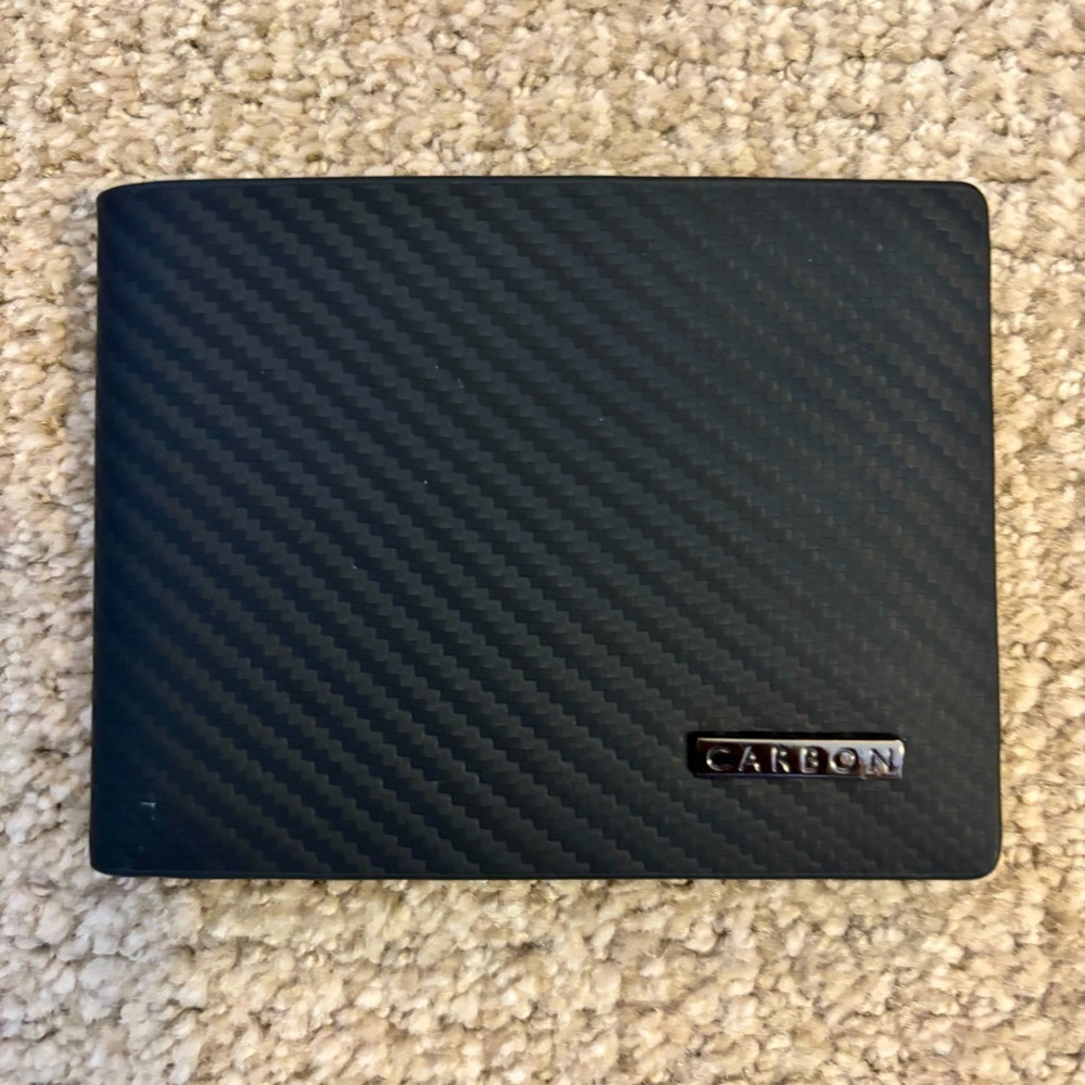 Carbon Black Men’s Bifold Wallet​​